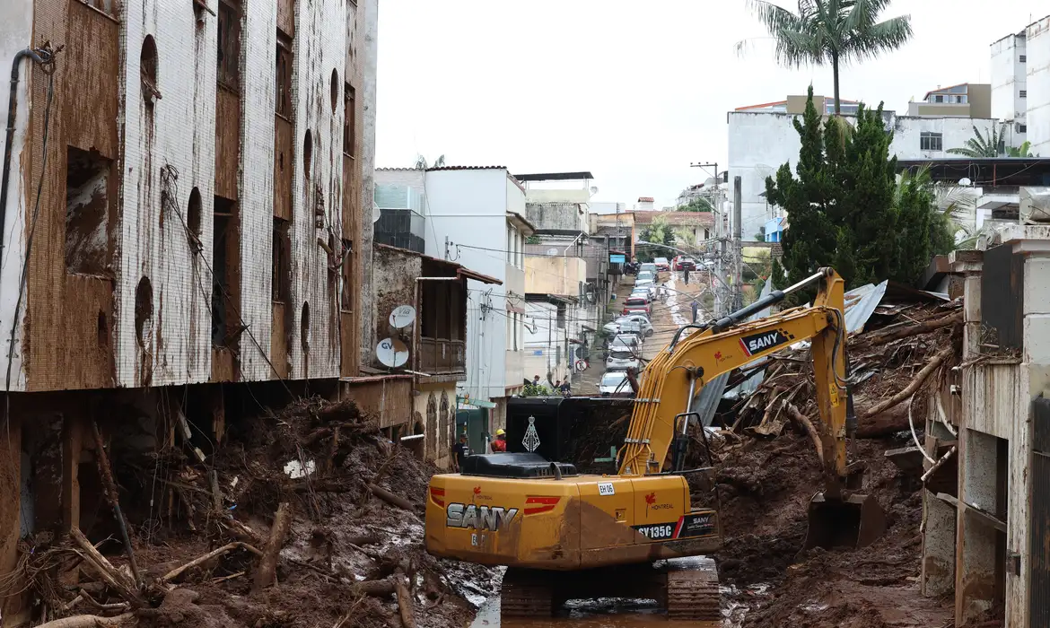 Em Juiz de Fora, segundo a prefeitura, mais de 4,2 mil pessoas estão desabrigadas