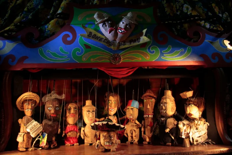 Teatro Bonecos de Pau celebra 15 anos com circulação gratuita pelo Rio Grande do Sul