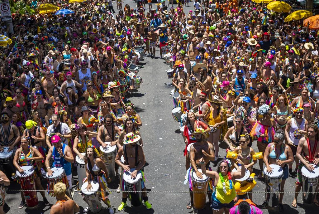Levantamentos baseados em buscas no Google, divulgados pelo instituto Conversion News, colocaram a capital mineira entre os destinos mais pesquisados para o Carnaval de 2026