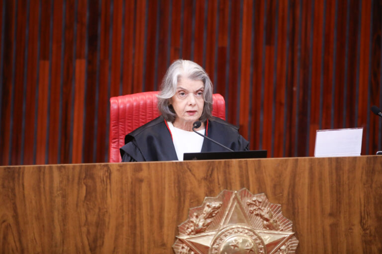 Proposta de Cármen Lúcia para conduta de juízes eleitorais restringe eventos e presentes 