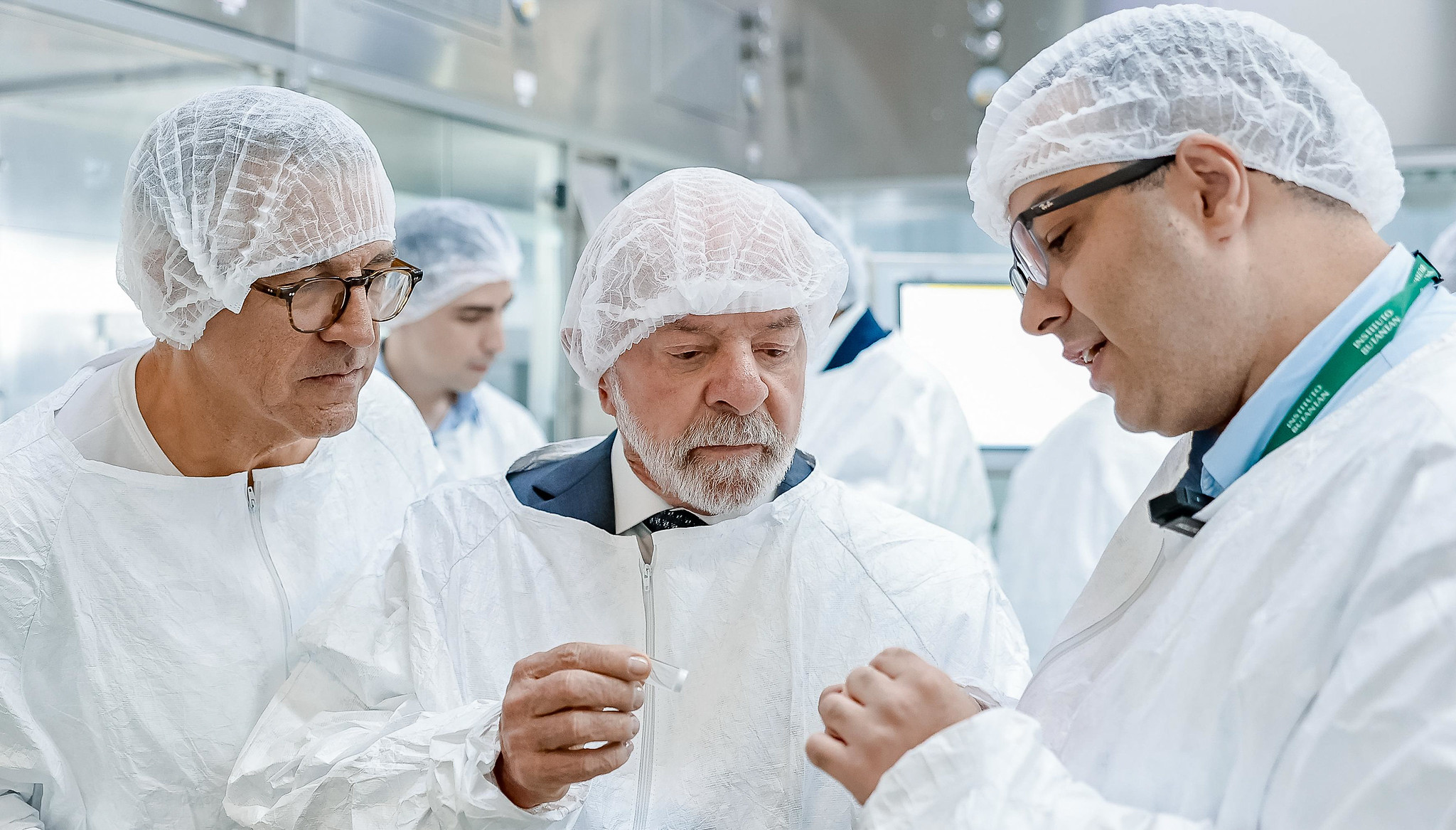 Lula visitou a planta de fabricação da vacina Butantan DV, o primeiro imunizante 100% brasileiro.