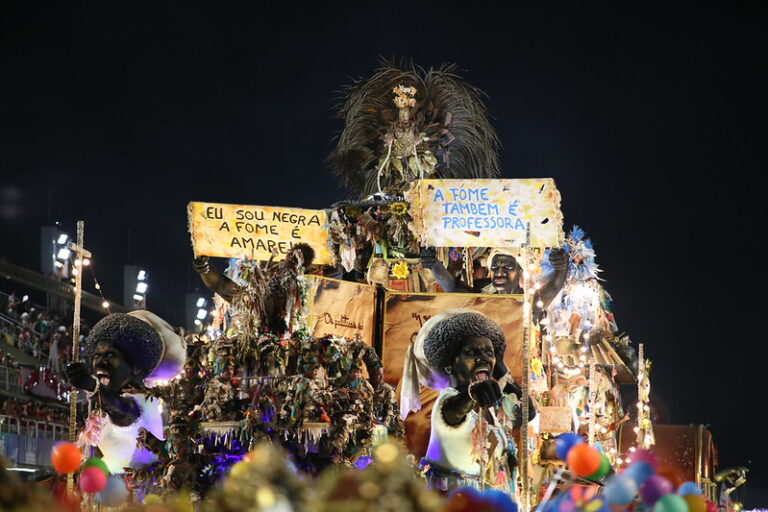 Carnaval do Rio celebra Rita Lee, candomblé, Mestre Ciça e Carolina Maria de Jesus na 2ª noite 