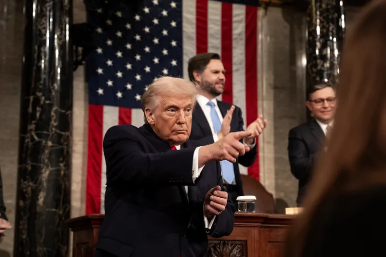 Trump mente para esconder derrota e 'falta de clareza' sobre a guerra no Irã, diz analista