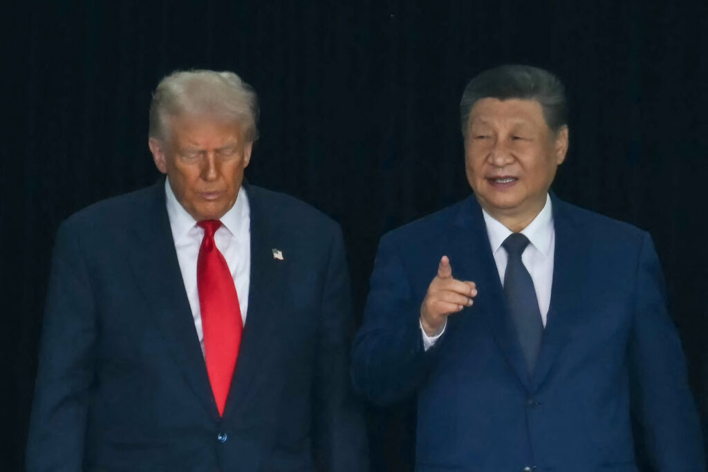 Presidente dos EUA, Donald Trump e presidente da China, Xi Jinping, deixam a Base Aérea de Gimhae, próxima ao Aeroporto Internacional de Gimhae, em Busan, Coreia do Sul, após negociações - 30 de outubro de 2025.