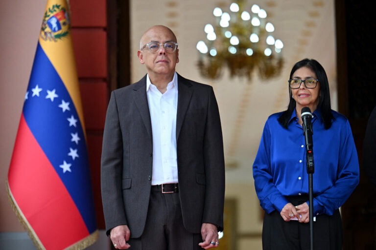 Pedido de eleições na Venezuela ‘não é democrático; é tumulto’, avalia internacionalista