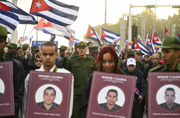 ‘EUA querem praticar um genocídio contra o povo de Cuba’, diz embaixador cubano no Brasil