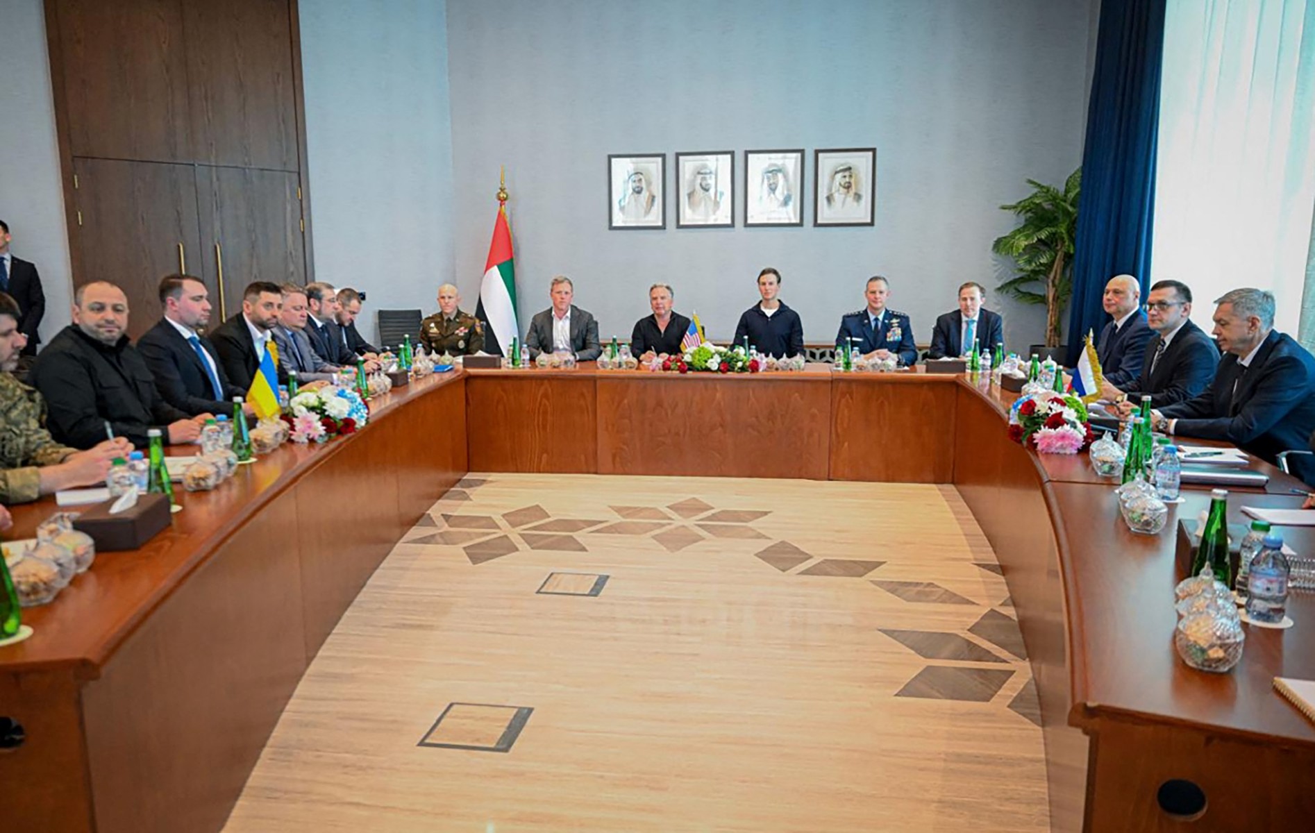 Segunda rodada de negociações trilaterais entre delegados da Rússia, Ucrânia e Estados Unidos foi realizada em Abu Dhabi, nos dias 4 e 5 de fevereiro