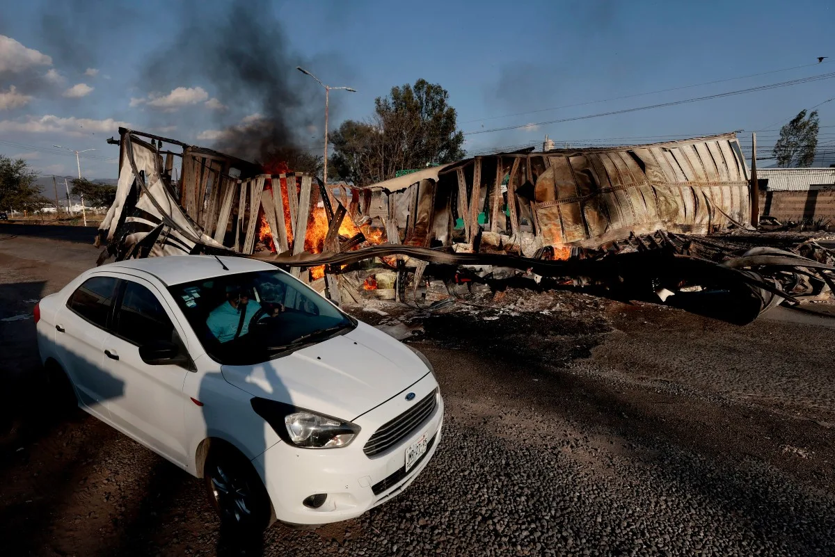 Incêndios foram registrados em diversas regiões do México após operação que resultou na morte do narcotraficante conhecido como "El Mencho"