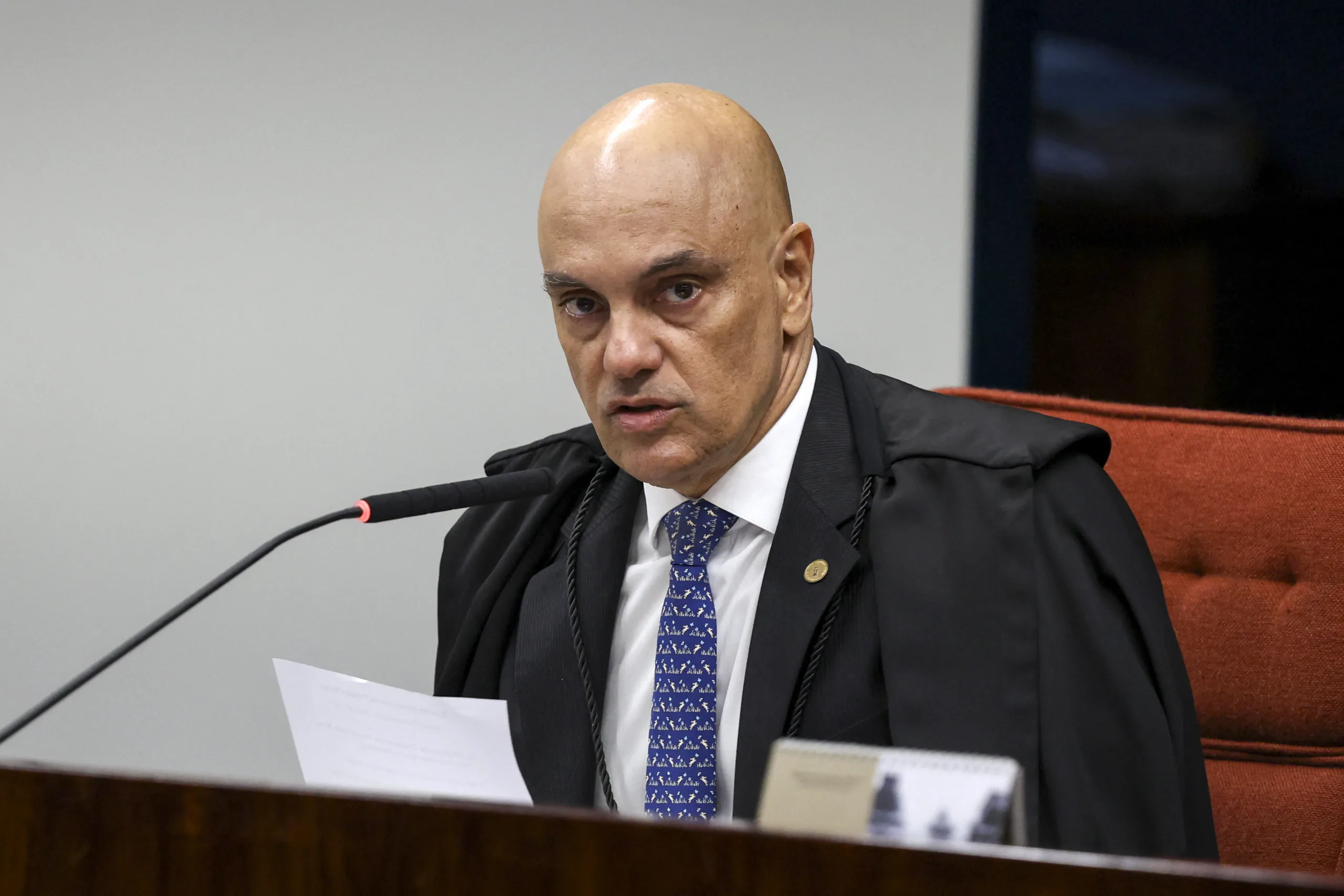 O Vice-Presidente do Supremo Tribunal Federal do Brasil, Alexandre de Moraes, fala durante o julgamento dos acusados de ordenar o assassinato de Marielle Franco em 2018, no Supremo Tribunal Federal, em Brasília, em 25 de fevereiro de 2026.