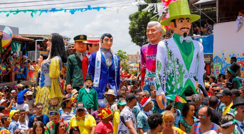 Tradicionais blocos começam a desfilar já nesta sexta-feira (13)