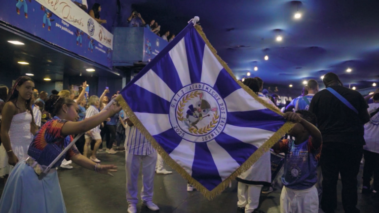  'Terra sem gente, gente sem terra': Tatuapé exalta reforma agrária e MST no Carnaval de SP