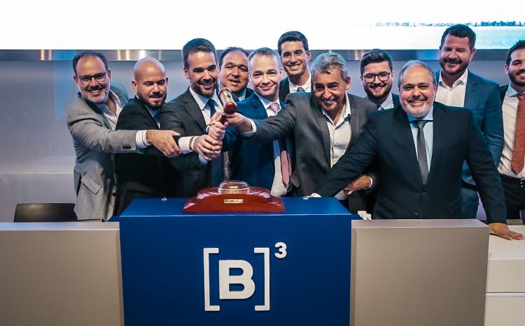 Sebastião Melo, Eduardo Leite e empresários comemoram privatizações na sede da Bolsa de Valores
