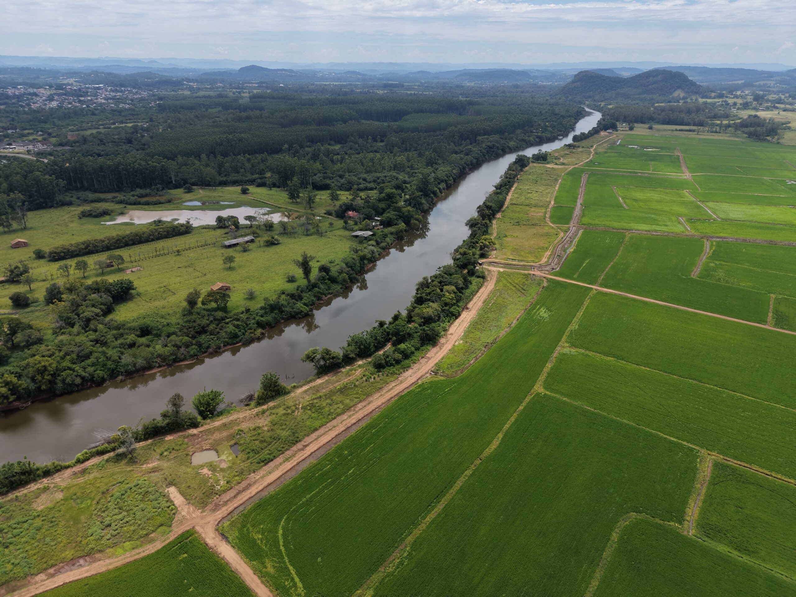 Segundo o grupo, a instalação pode afetar o abastecimento, a pesca, a agricultura, o turismo e a saúde pública da população local, estimada em mais de 50 mil habitantes