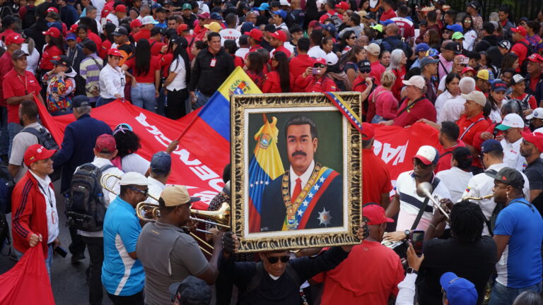 Maduro envia mensagem ao povo da Venezuela e cita ação de mulheres nas comunas populares
