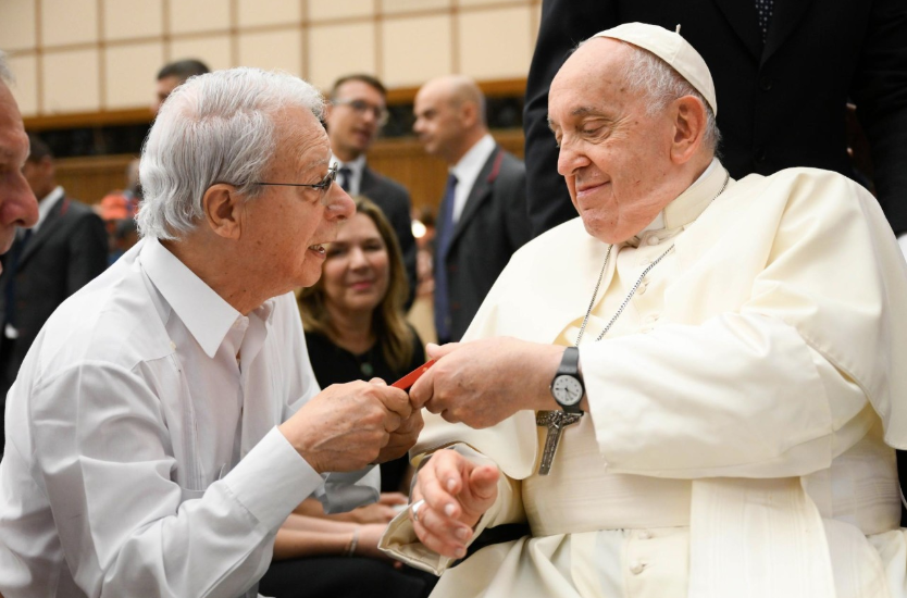 Teólogo recordou lições do Papa Francisco, que defendia "Terra, Trabalho e Teto" para todo mundo