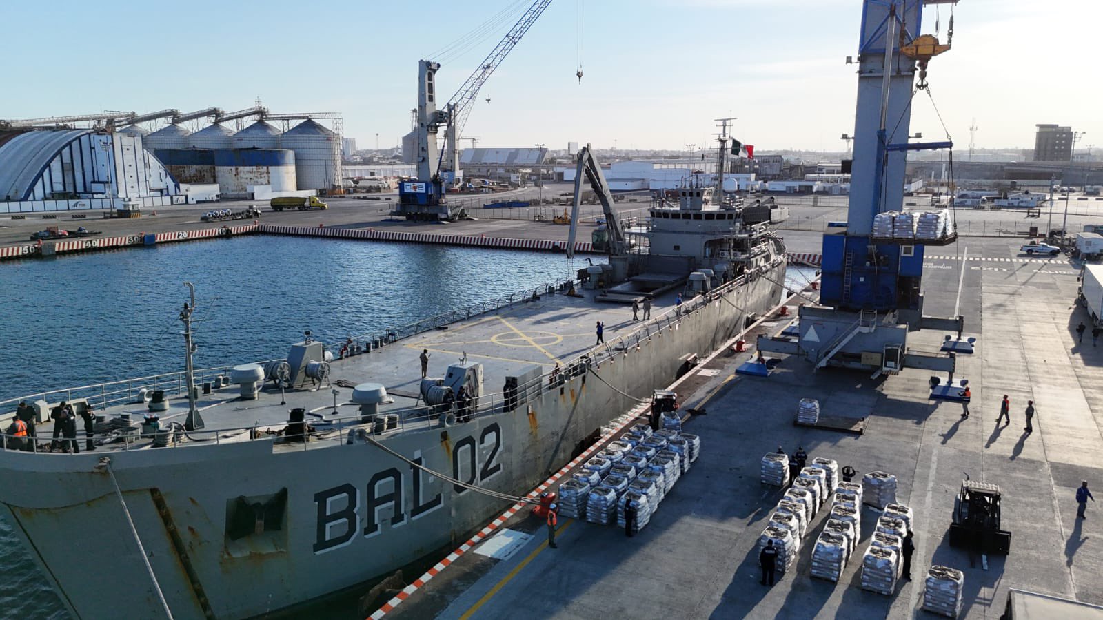 Navios saindo de Veracruz (México) rumo a Cuba com doações.