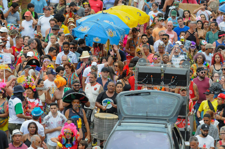 Carnaval de rua: confira a programação oficial de blocos no Distrito Federal em 2026