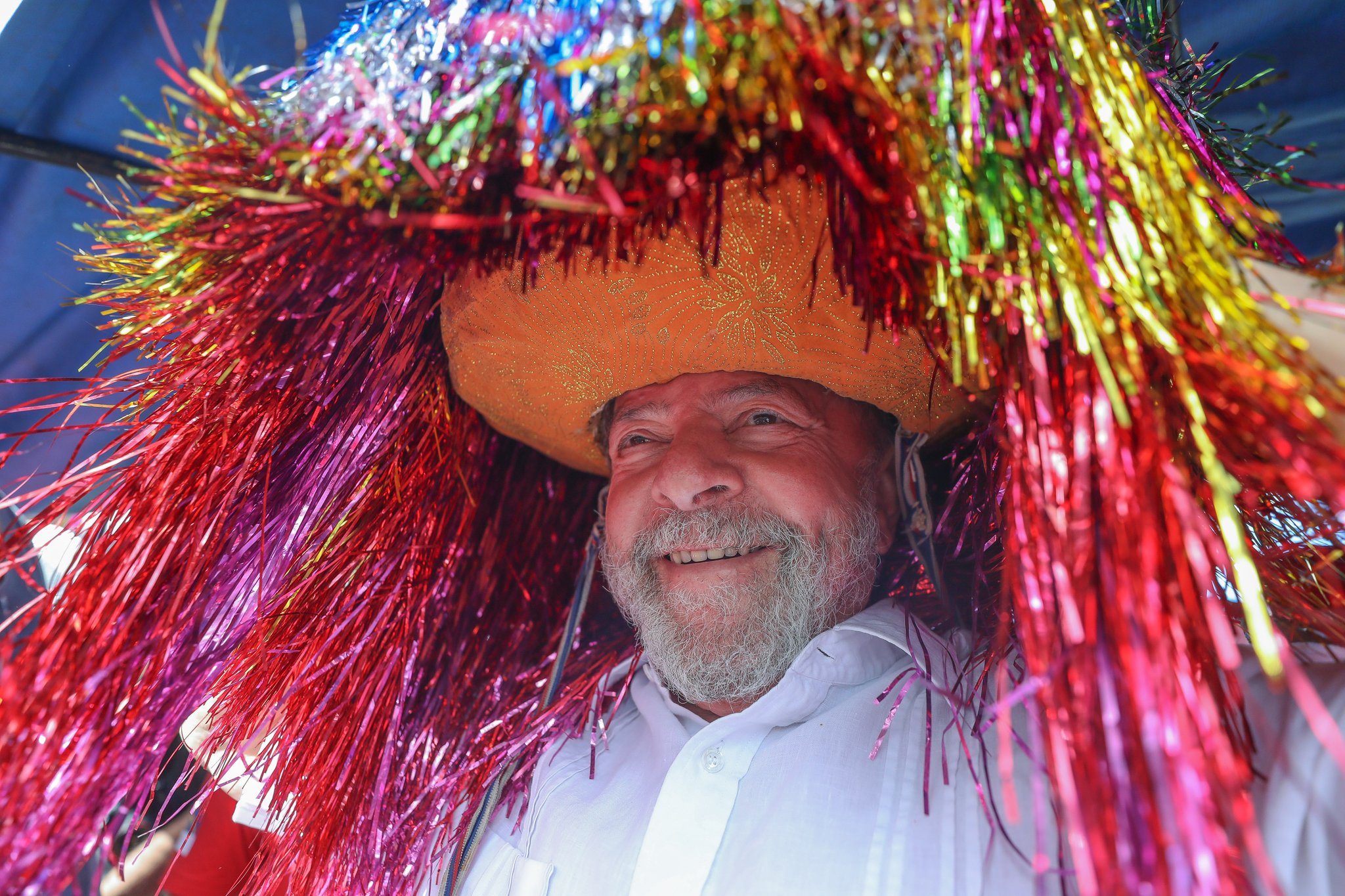 Em passagem pela Zona da Mata pernambucana, em 2017, Lula usa vestiu o chapéu de caboclo-de-lança, símbolo do Maracatu Rural