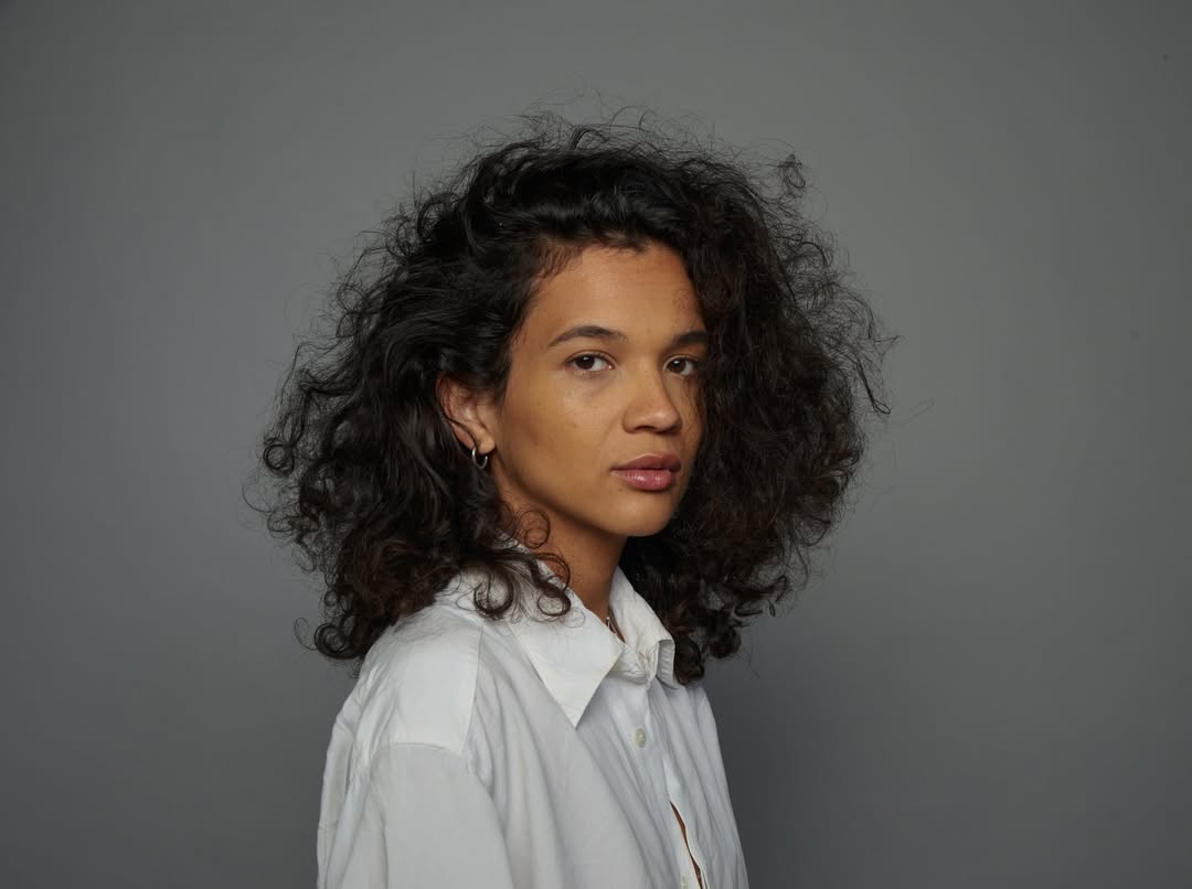 Laura Lufési é natural de Mateus Leme, na Região Metropolitana de Belo Horizonte (RMBH). Em O Agente Secreto, ela estreou nas telas com seu primeiro longa-metragem.