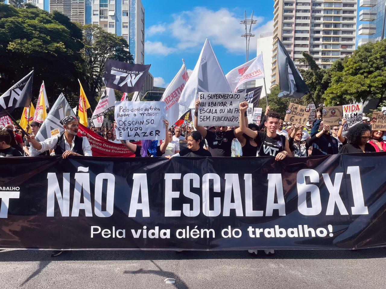Manifestantes caminharam pela avenida Paulitas, em São Paulo | Crédito: Pedro Stropasolas/Brasil de Fato