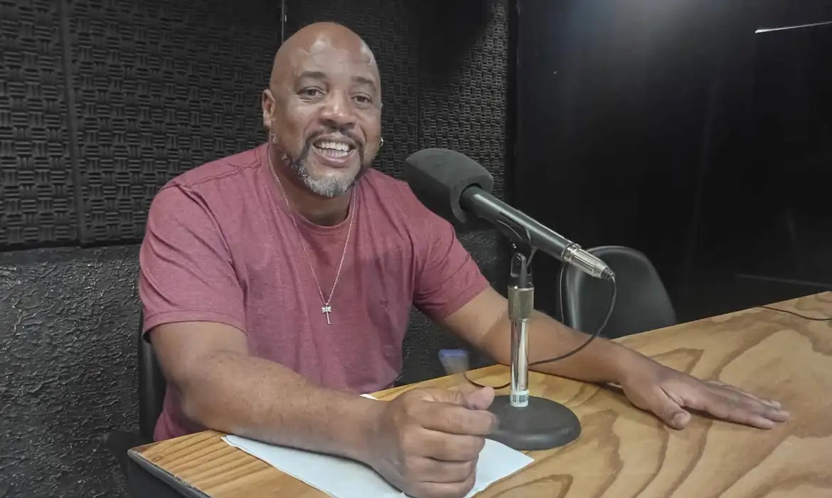 "Samba é uma expressão de cultura negra na sociedade brasileira, que historicamente reproduz e mantém sua estrutura racista"