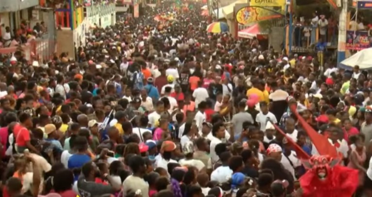 Carnaval no Haiti resiste à violência e à crise política como ato de memória e denúncia