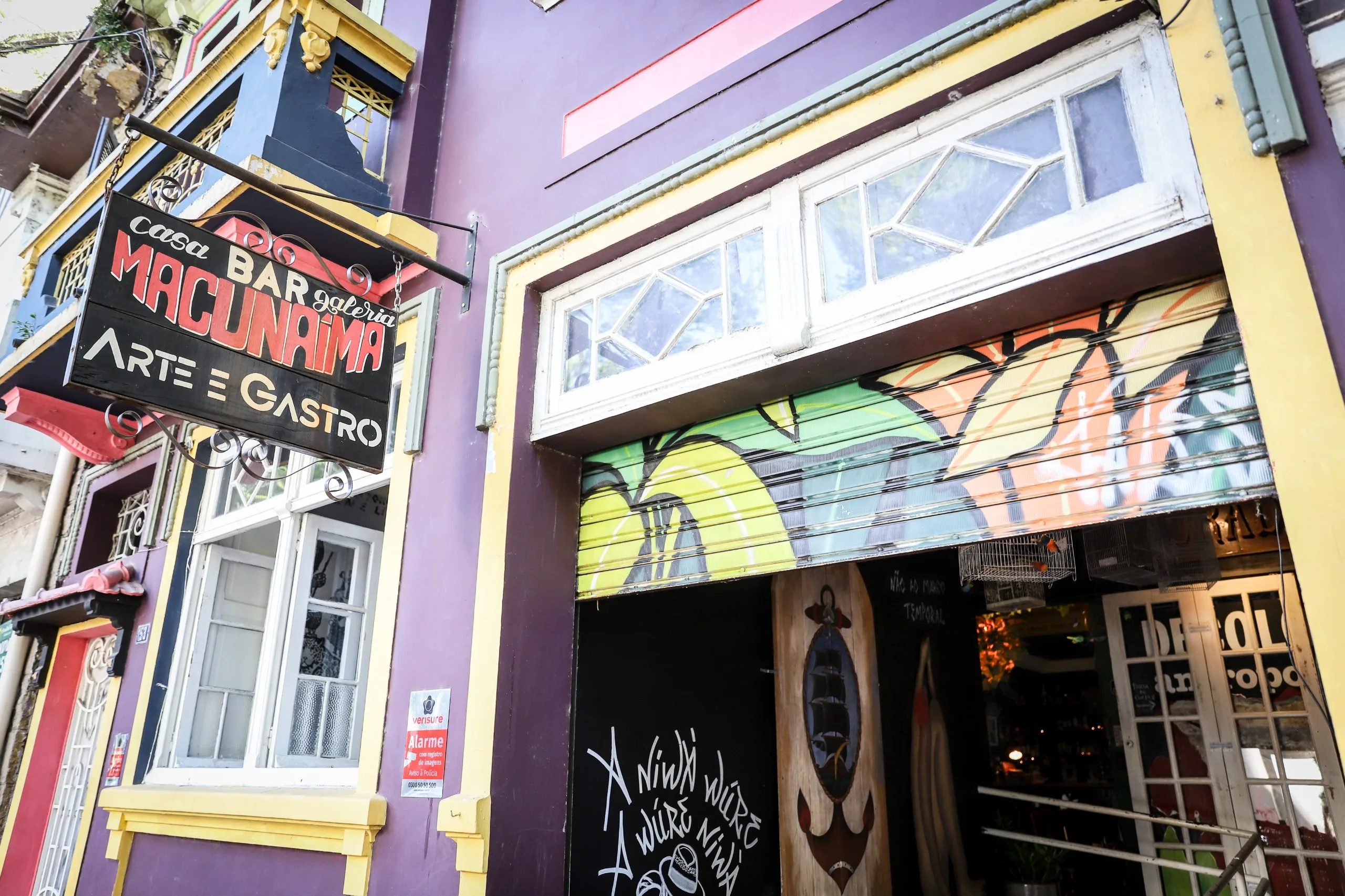 Casa Bar Galeria Macunaíma Arte e Gastrô fica na rua da República, 153, Cidade Baixa, em Porto Alegre