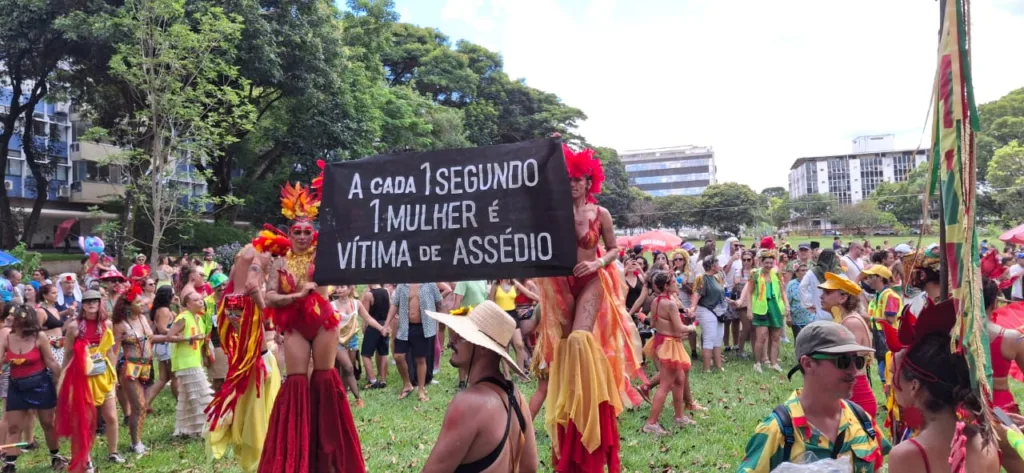 Faixa contra o assédio faz parte do bloco Calango Careta