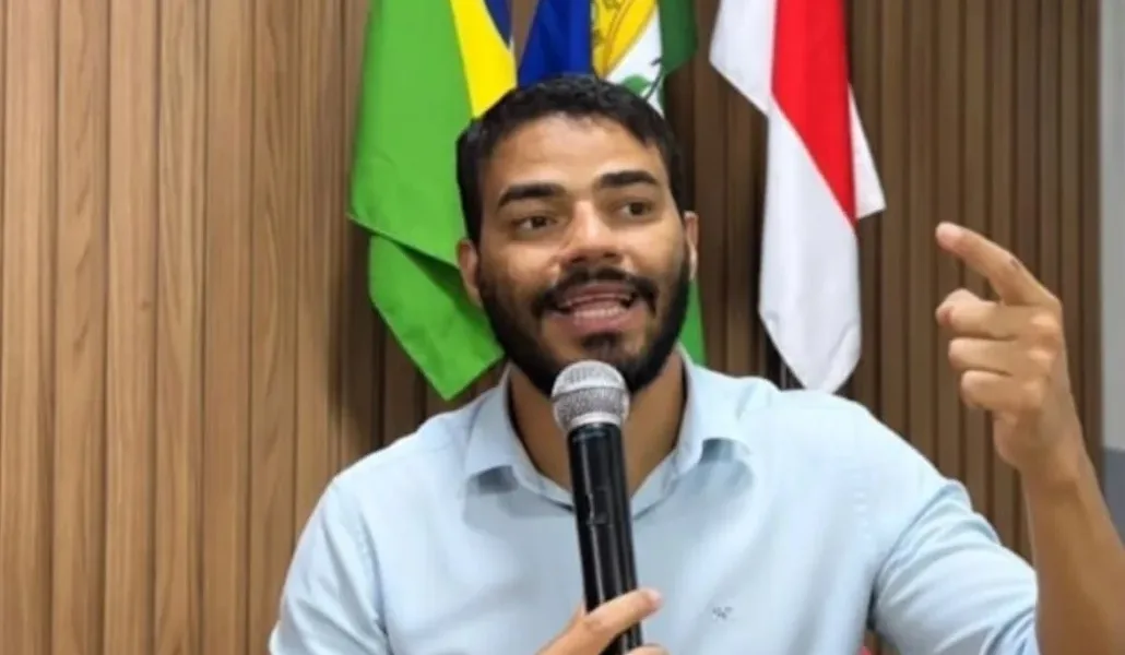 O gesto automático de buscar o celular antes mesmo de reconhecer o próprio corpo não é apenas hábito; é um reflexo existencial.