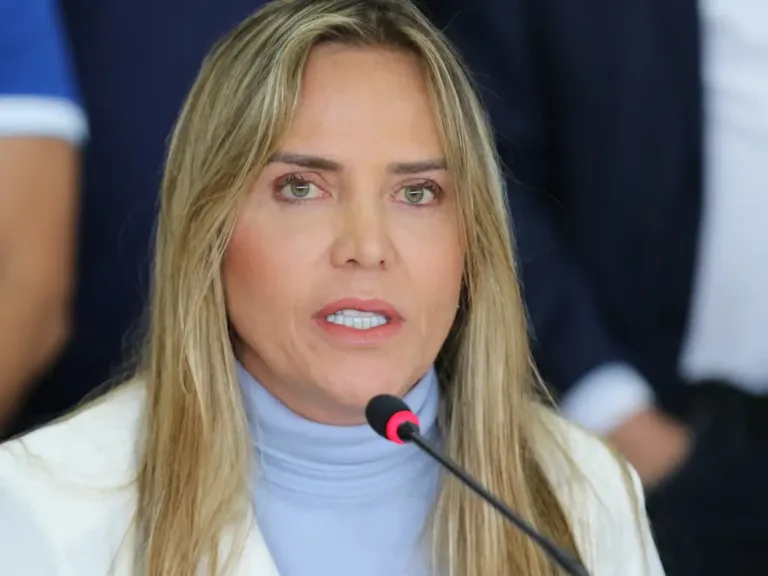 Vice-governadora do DF processa estudantes por críticas a rombo no BRB