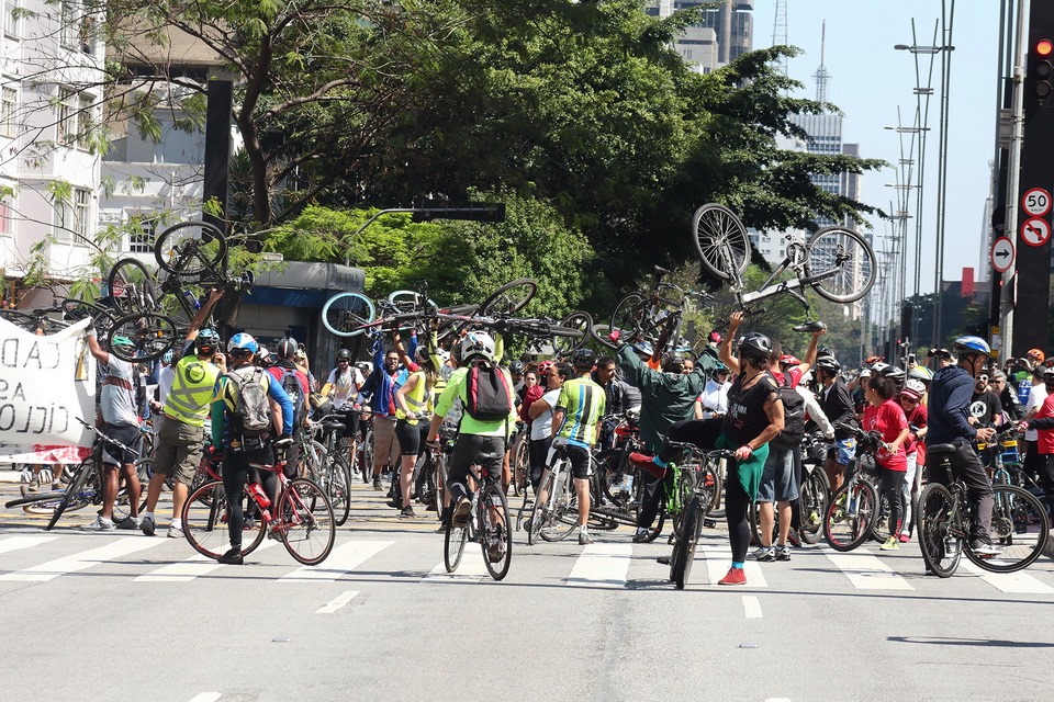 Cicloativistas na Av. Paulista em 29 de setembro de 2019