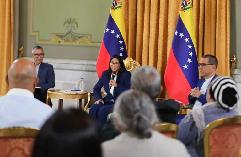 Delcy Rodriguez pede superação do ódio: 'Me sento com nossos algozes pela Venezuela'