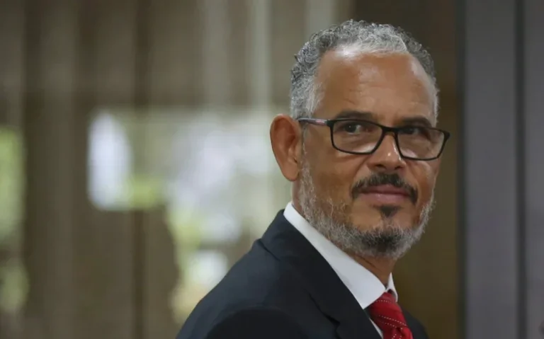 'Premiê foi colocado no Haiti pelos EUA', afirma correspondente sobre novo governo ilegítimo