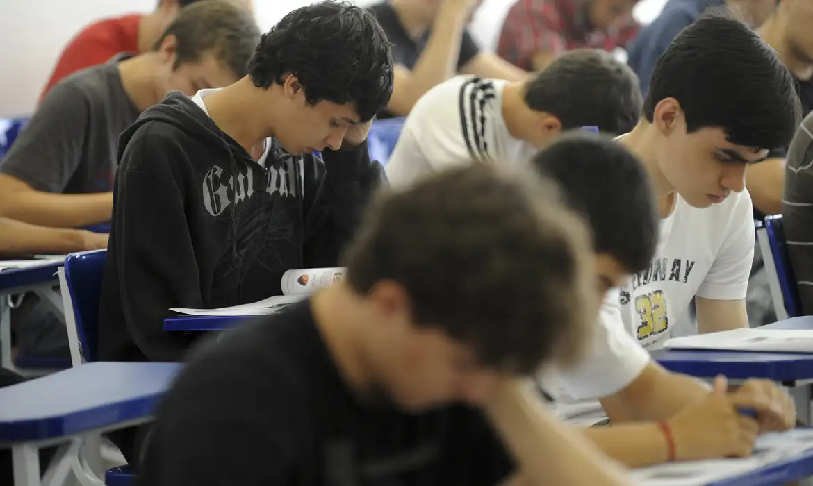 As instituições públicas de ensino superior participantes do Sistema de Seleção Unificada (Sisu) 2026 iniciaram nesta quarta-feira (11) a convocação de candidatos em lista de espera para ocupar vagas eventualmente não preenchidas na chamada regular do Sisu.