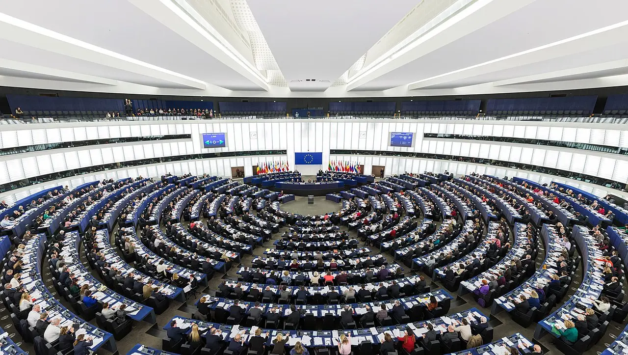 No Parlamento da UE, novo regulamento foi aprovado de modo definitivo por 483 votos a favor, 102 contra e 67 abstenções Diliff/Wikicommons