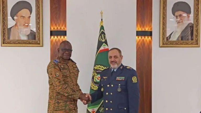 Irã busca alianças militares no Sahel africano e recebe solidariedade de Burkina Faso