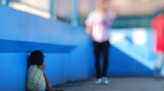 Escutar que aos 14 anos ainda se é criança produz efeitos clínicos profundos