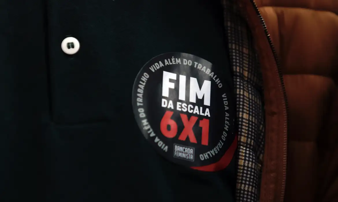 Protesto à atuação do Congresso Nacional na justiça tributária com a taxação dos super ricos, fim da escala 6×1 e a isenção de Imposto de Renda para quem ganha até R$ 5 mil, realizado em frente ao MASP. Foto: Paulo Pinto/Agência Brasil© Paulo Pinto/Agência Brasil