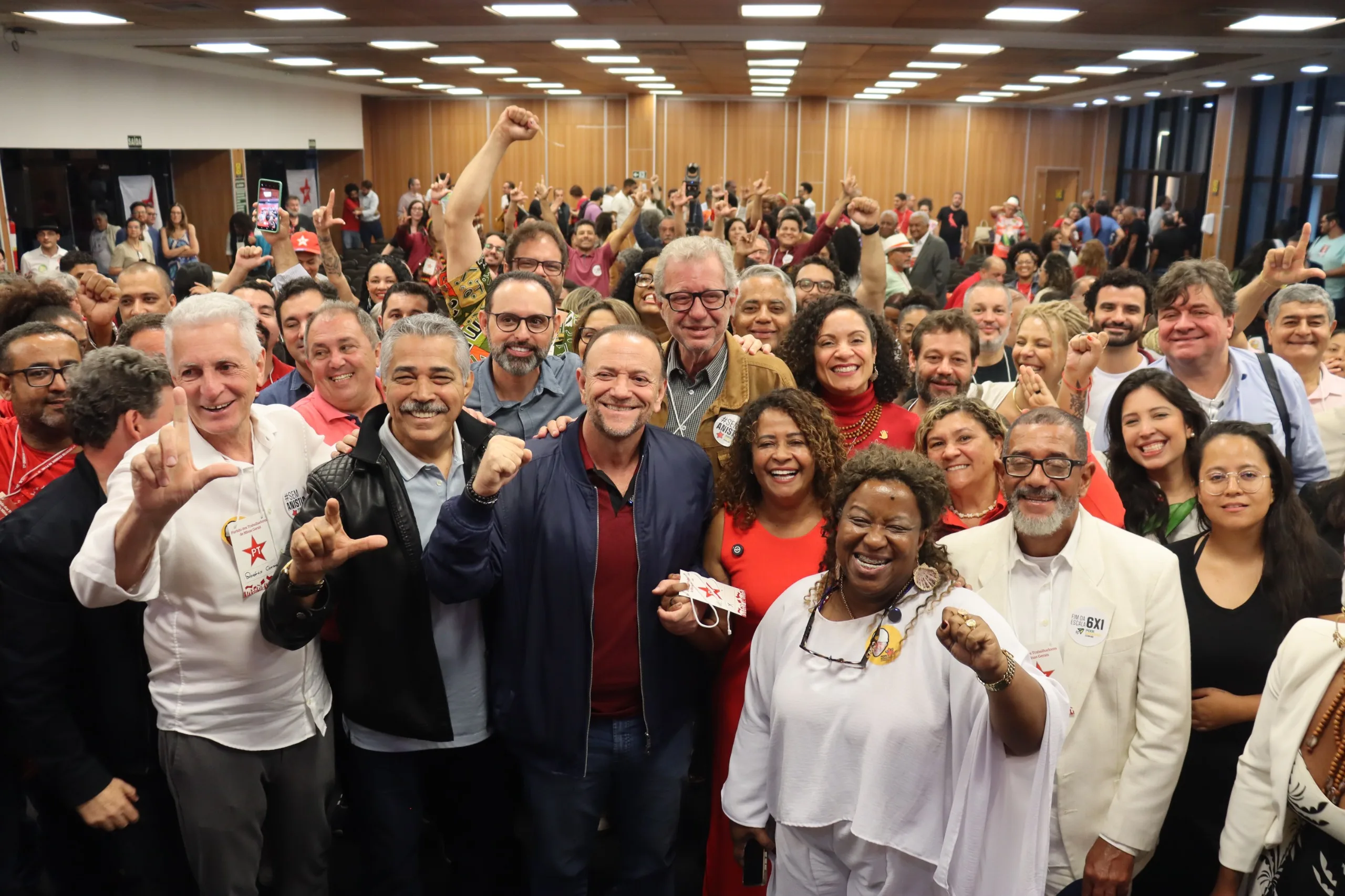 Parlamentares e lideranças petistas juntos