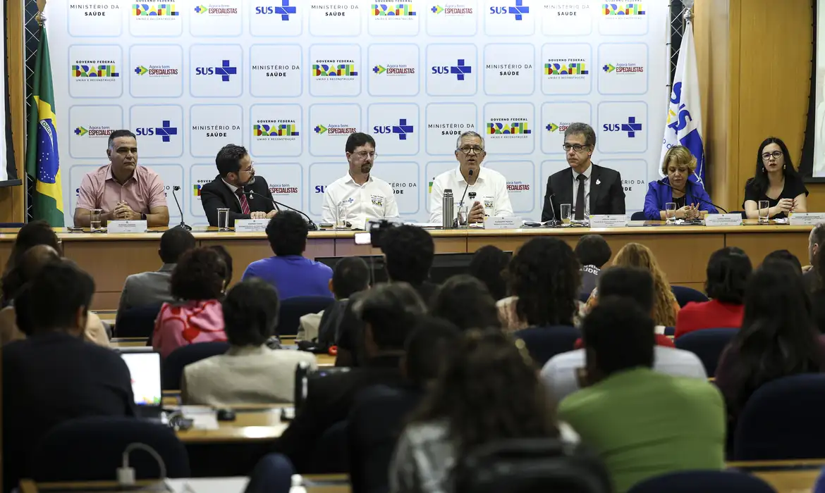 O ministro da Saúde, Alexandre Padilha, durante apresentação de um conjunto de medidas para a formação e o provimento de especialistas na área da saúde, no âmbito do programa Agora Tem Especialistas. Foto: Marcelo Camargo/Agência Brasil© Marcelo Camargo/Agência Brasil