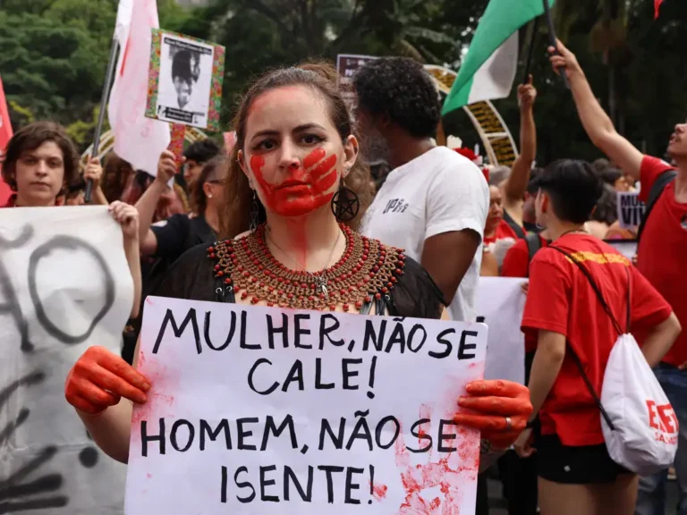 Um estupro a cada seis minutos: a falência do Estado brasileiro em proteger meninas e mulheres