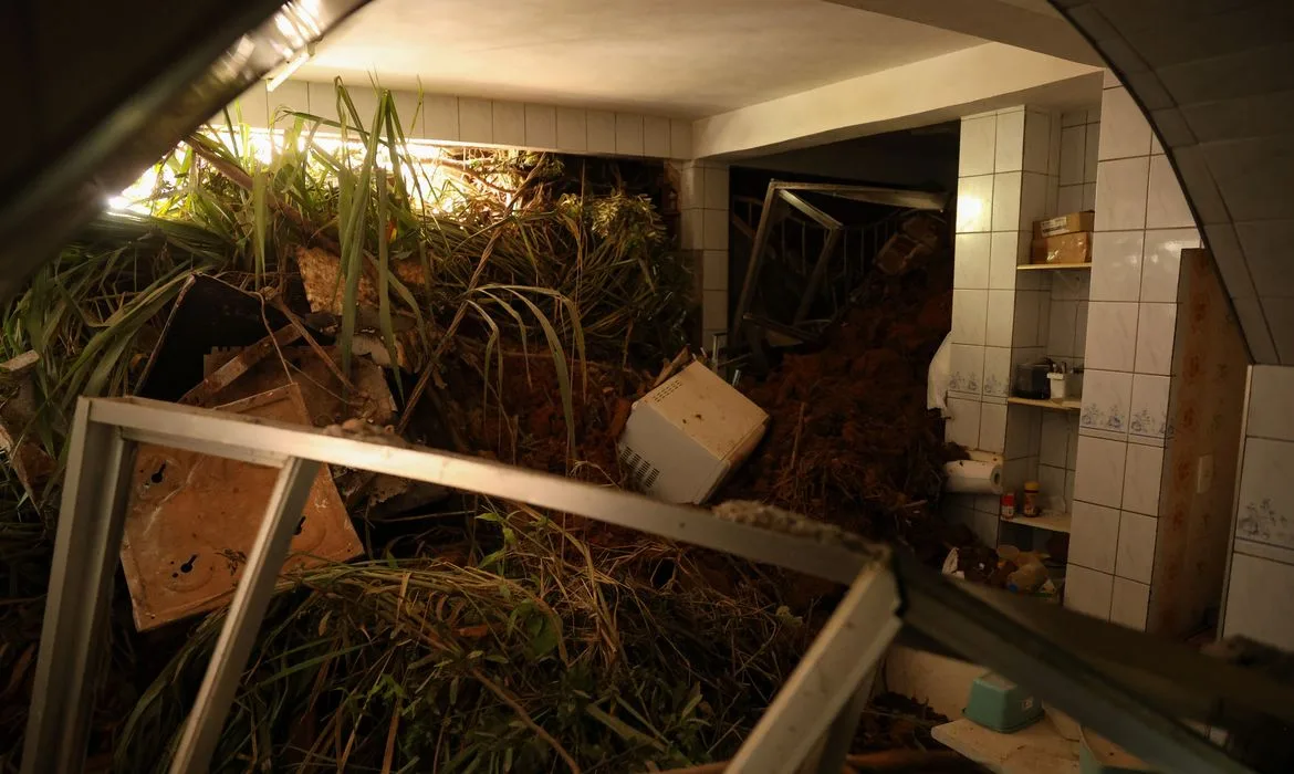 Chuvas causaram destruição nas cidades mineiras de Juiz de Fora e Ubá