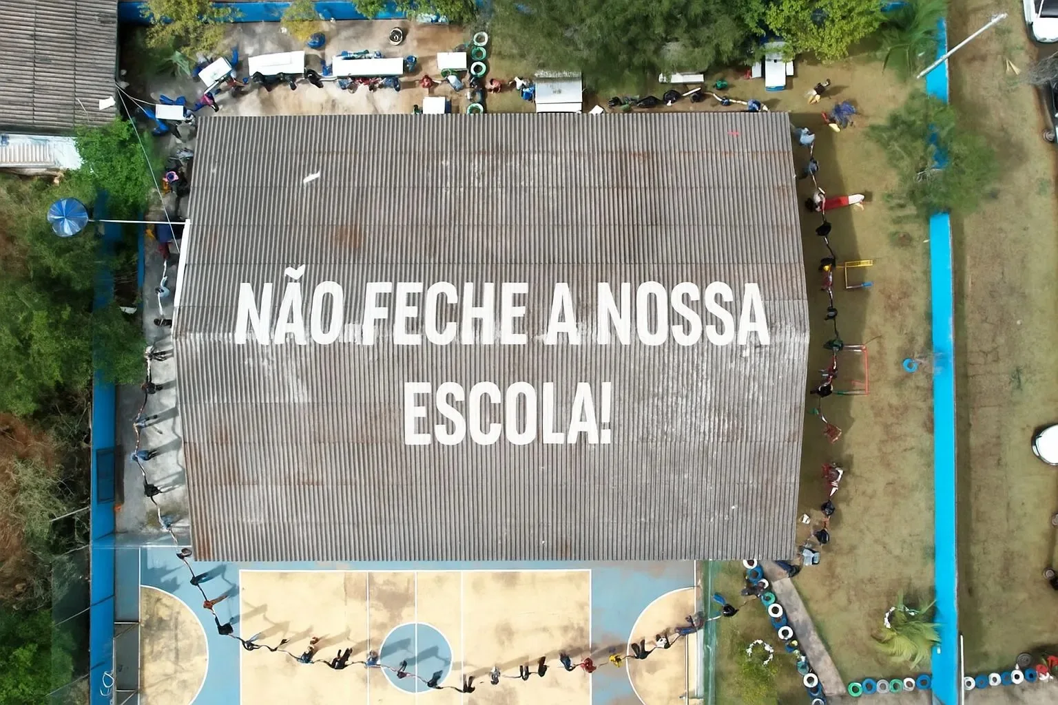 Protesto contra fechamento de escola rural