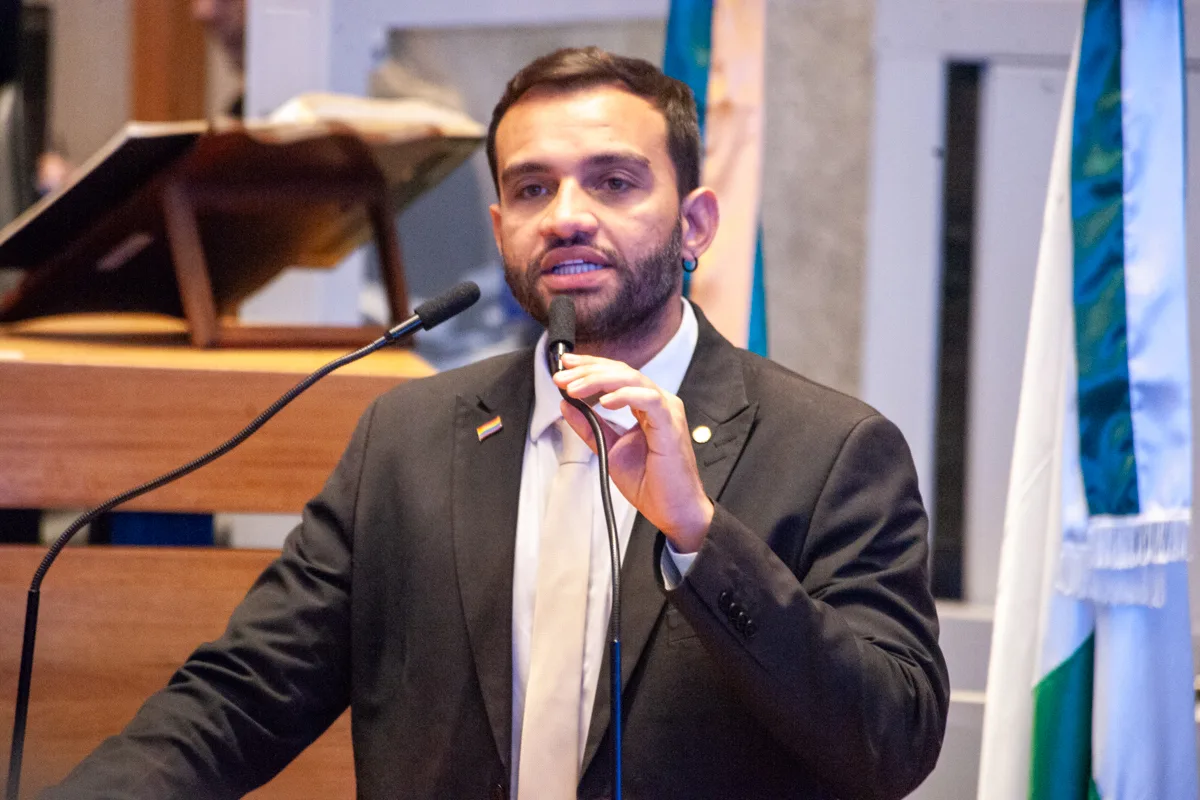 Deputado Fábio Felix protocola representação contra o governador Ibaneis Rocha no MPDFT.