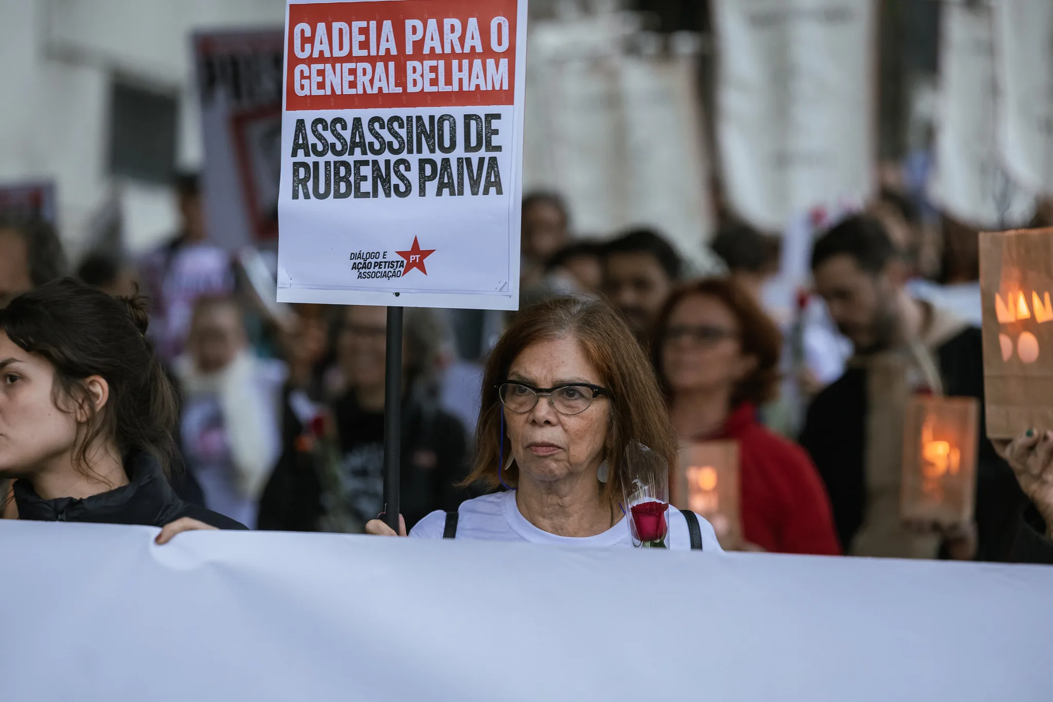 Vera Paiva participa da Caminhada do Silêncio, em 2025, ato que reúne anualmente familiares e militantes por memória, verdade e justiça