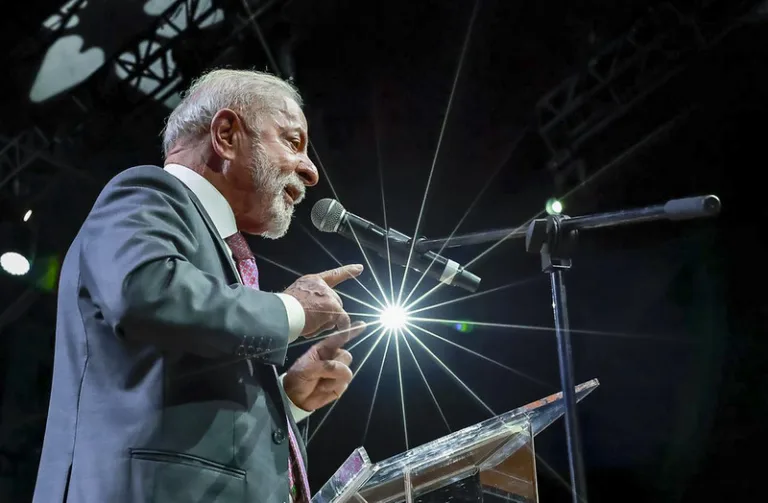 Na FAO, Lula diz que armas destroem produção de alimento e que ONU cede aos senhores da guerra 