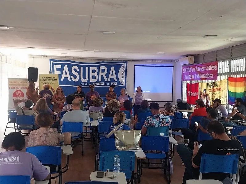 Comando Nacional de Greve em reunião