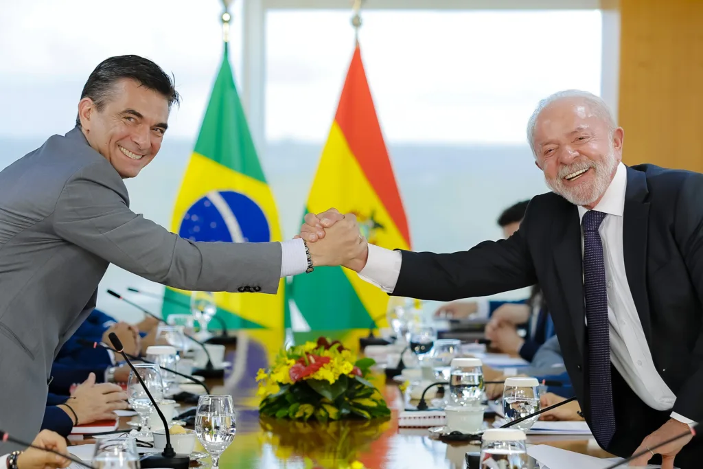 Rodrigo Paz e Lula fazem reunião fechada com a presença de ministros de ambos governos.