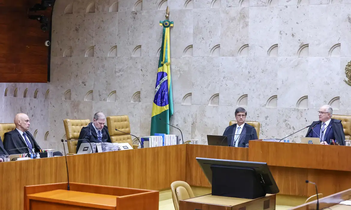 Julgamento dos 'penduricalhos' é retomado no STF