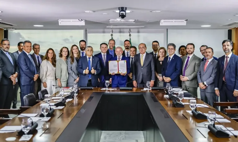 Lula sanciona Lei Antifacção e ressalta prisão de magnatas do crime